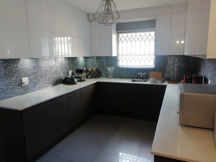 To Let 4 Bedroom Property for Rent in Riverside View Gauteng