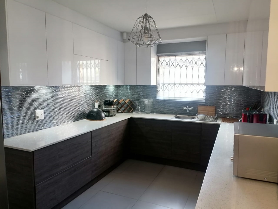 To Let 4 Bedroom Property for Rent in Riverside View Gauteng