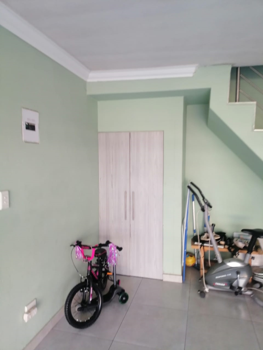 To Let 4 Bedroom Property for Rent in Riverside View Gauteng