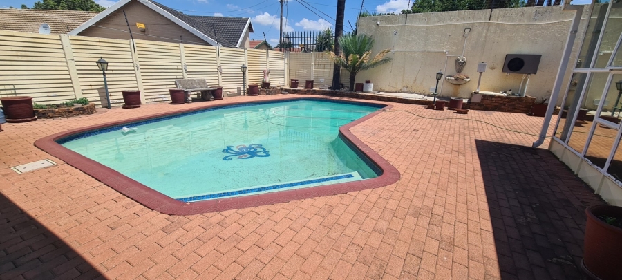 3 Bedroom Property for Sale in Verwoerdpark Gauteng