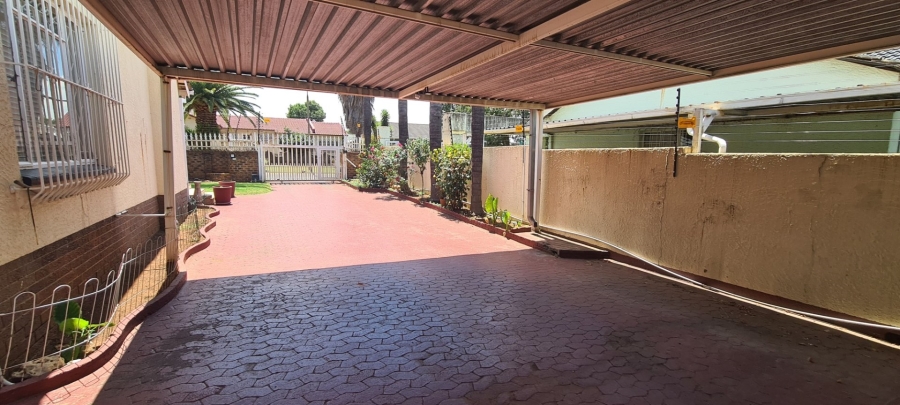 3 Bedroom Property for Sale in Verwoerdpark Gauteng