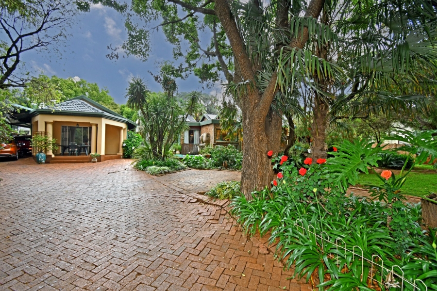 5 Bedroom Property for Sale in Eldoraigne Gauteng