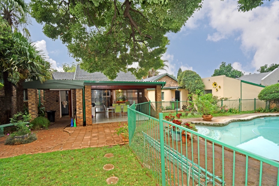 5 Bedroom Property for Sale in Eldoraigne Gauteng