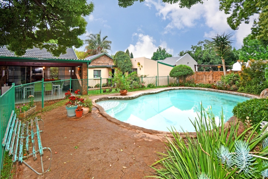 5 Bedroom Property for Sale in Eldoraigne Gauteng