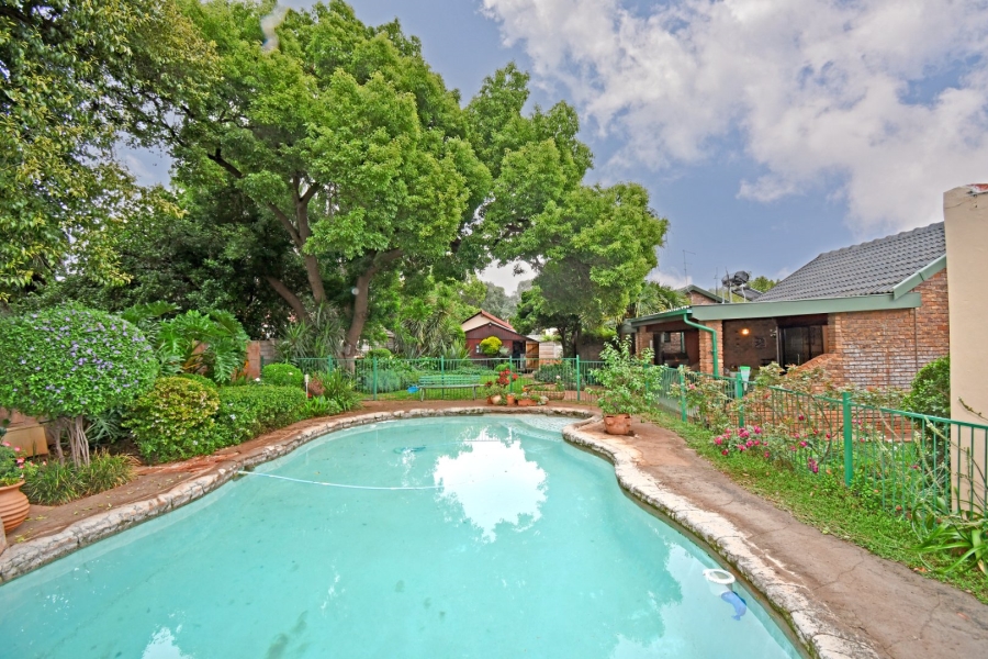 5 Bedroom Property for Sale in Eldoraigne Gauteng