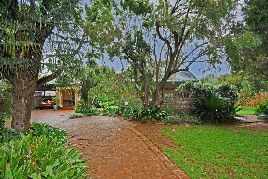 5 Bedroom Property for Sale in Eldoraigne Gauteng