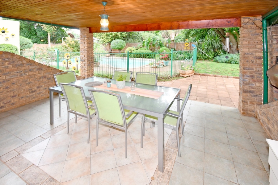 5 Bedroom Property for Sale in Eldoraigne Gauteng