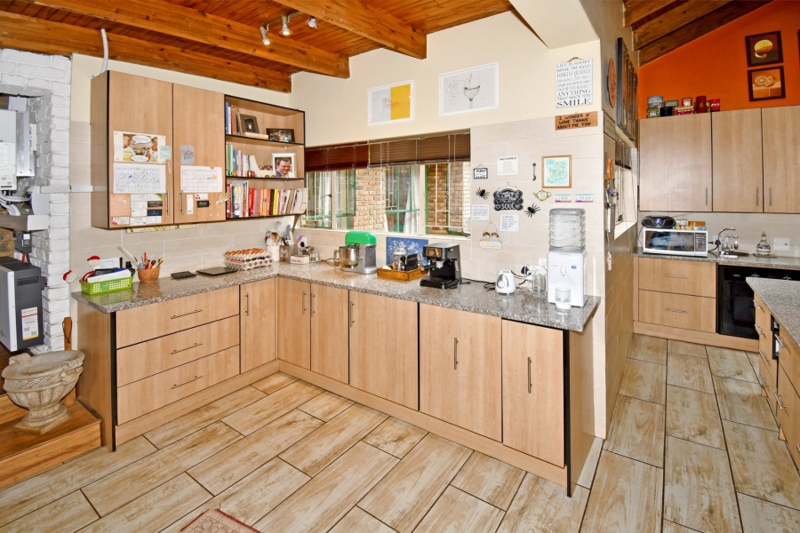 5 Bedroom Property for Sale in Eldoraigne Gauteng