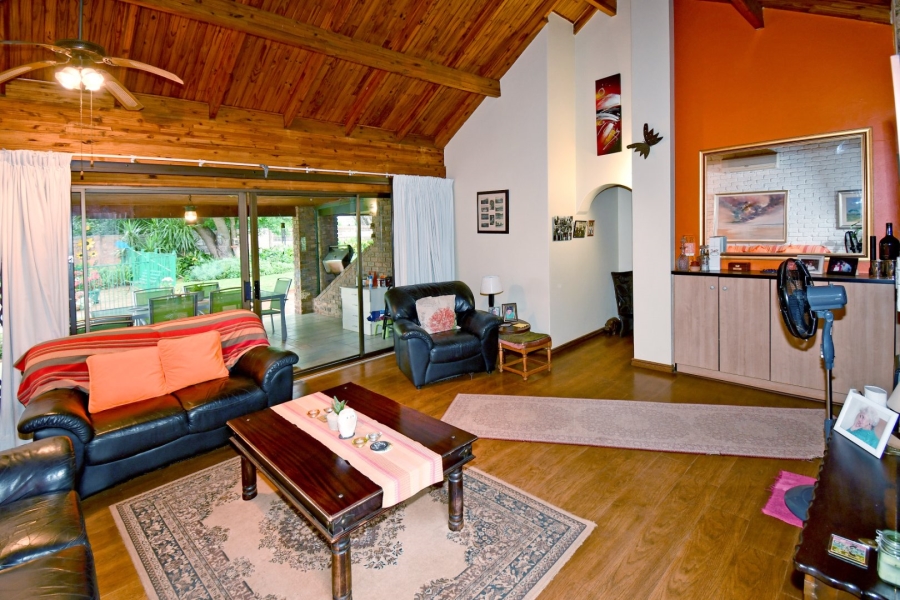 5 Bedroom Property for Sale in Eldoraigne Gauteng