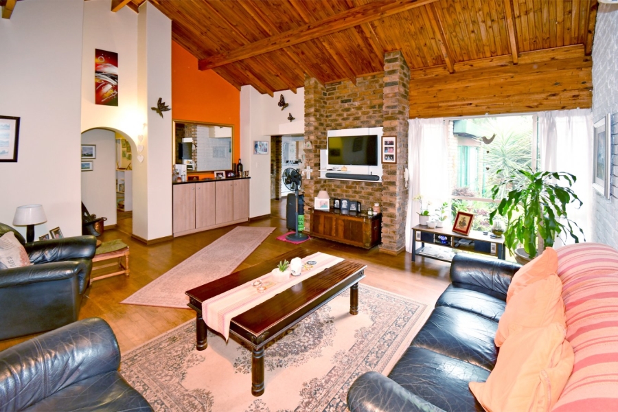 5 Bedroom Property for Sale in Eldoraigne Gauteng