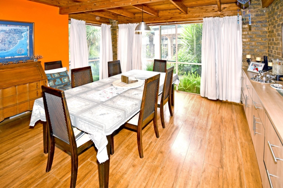 5 Bedroom Property for Sale in Eldoraigne Gauteng