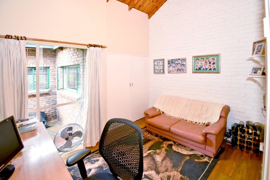 5 Bedroom Property for Sale in Eldoraigne Gauteng