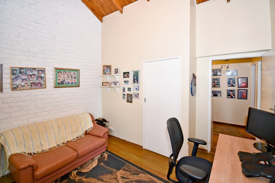 5 Bedroom Property for Sale in Eldoraigne Gauteng