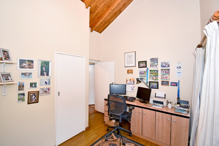 5 Bedroom Property for Sale in Eldoraigne Gauteng