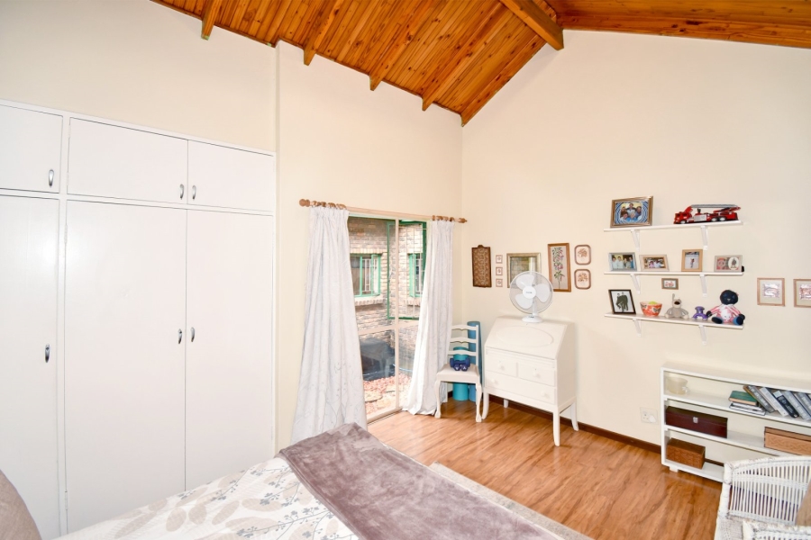 5 Bedroom Property for Sale in Eldoraigne Gauteng