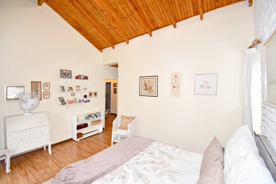 5 Bedroom Property for Sale in Eldoraigne Gauteng