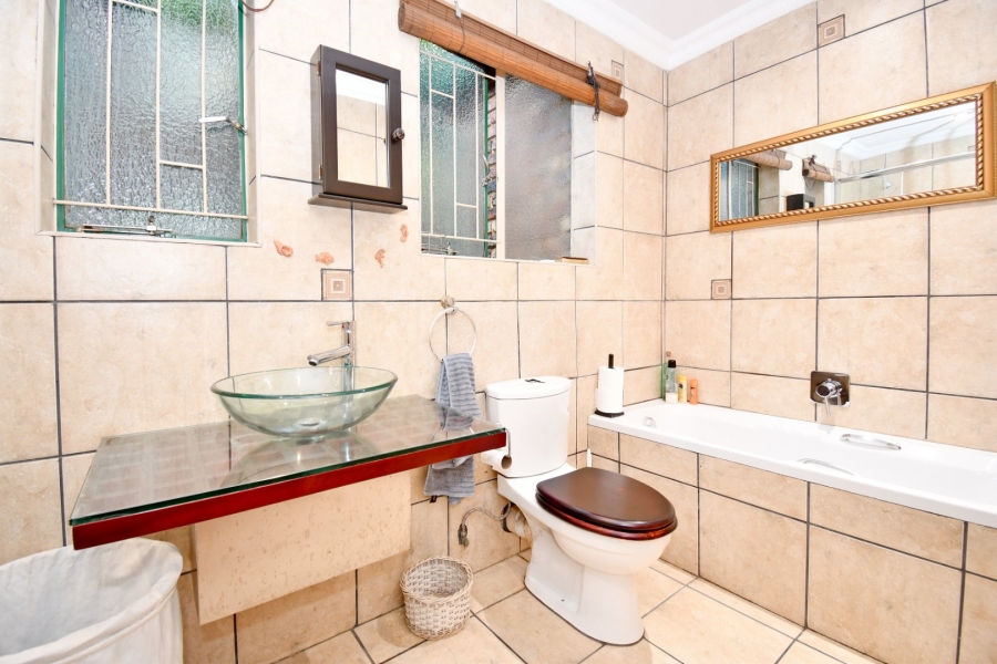 5 Bedroom Property for Sale in Eldoraigne Gauteng