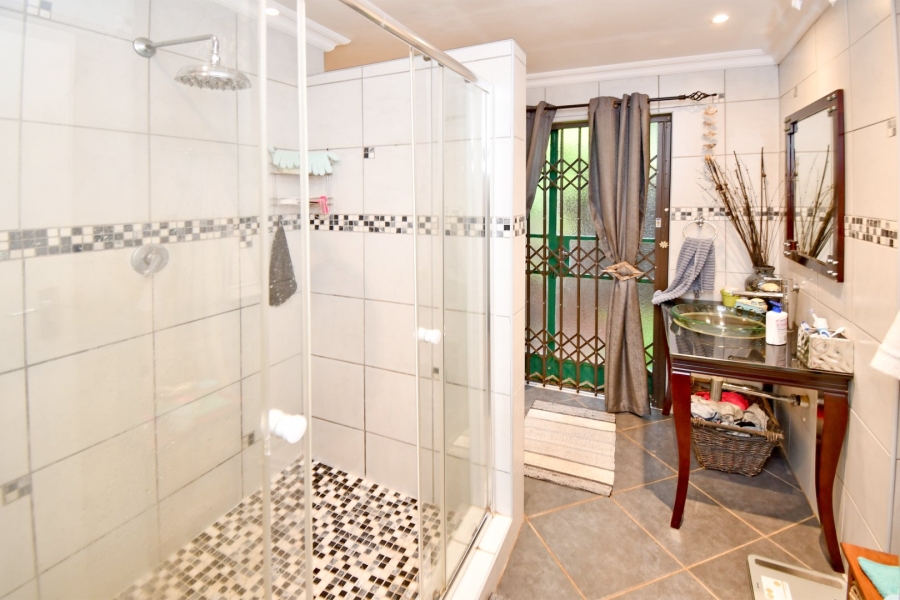 5 Bedroom Property for Sale in Eldoraigne Gauteng