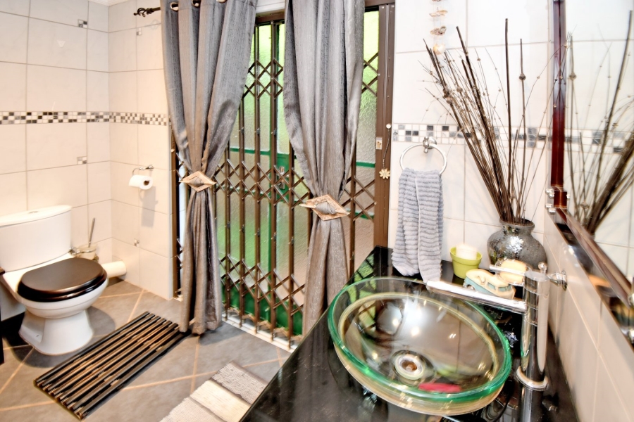 5 Bedroom Property for Sale in Eldoraigne Gauteng