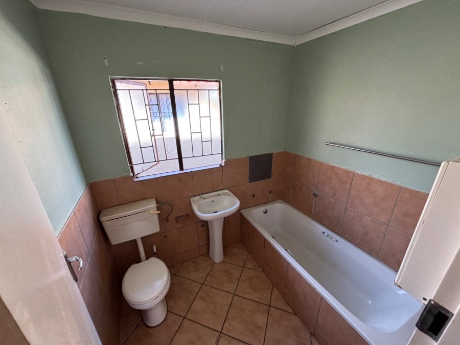 4 Bedroom Property for Sale in Soshanguve UU Gauteng