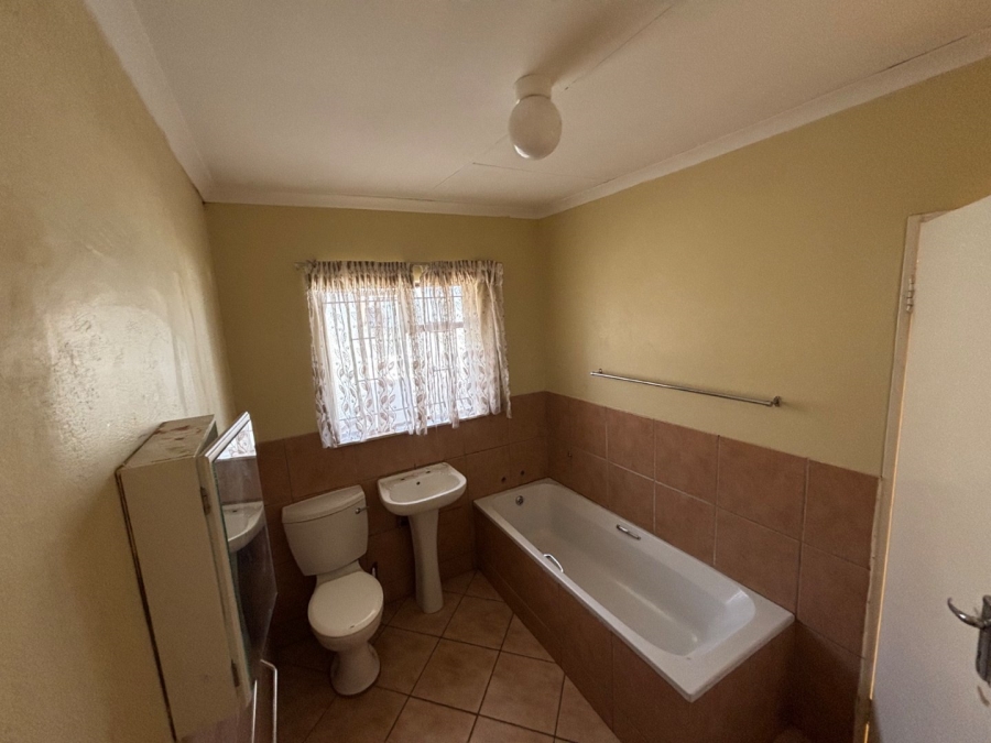 4 Bedroom Property for Sale in Soshanguve UU Gauteng