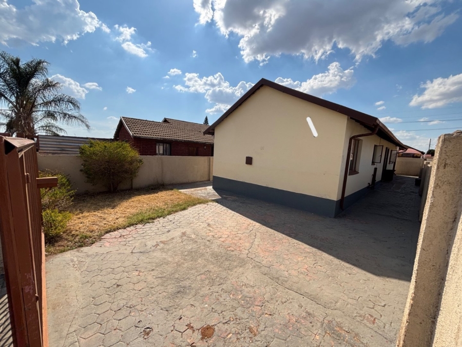 4 Bedroom Property for Sale in Soshanguve UU Gauteng