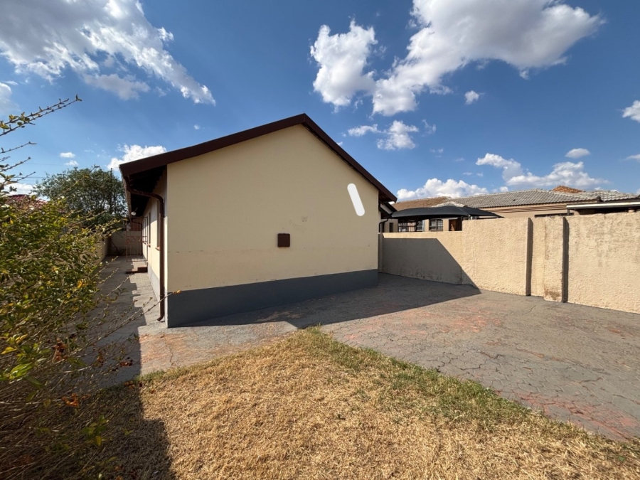 4 Bedroom Property for Sale in Soshanguve UU Gauteng