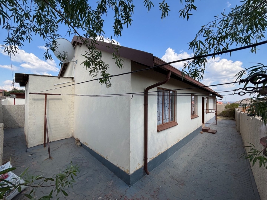 4 Bedroom Property for Sale in Soshanguve UU Gauteng