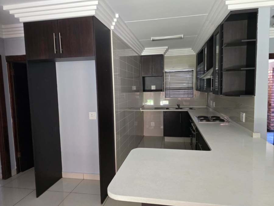 To Let 2 Bedroom Property for Rent in Ravenswood Gauteng