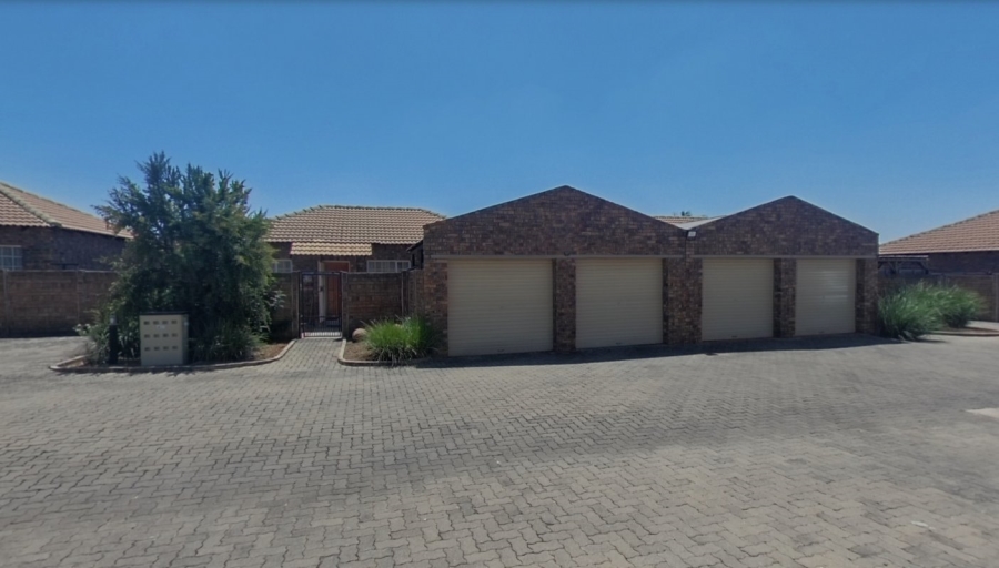 2 Bedroom Property for Sale in Andeon Gauteng