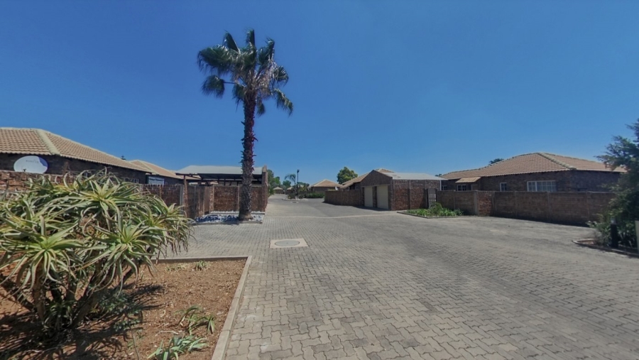 2 Bedroom Property for Sale in Andeon Gauteng
