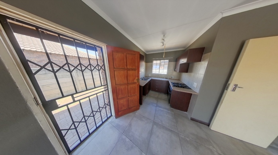 2 Bedroom Property for Sale in Andeon Gauteng