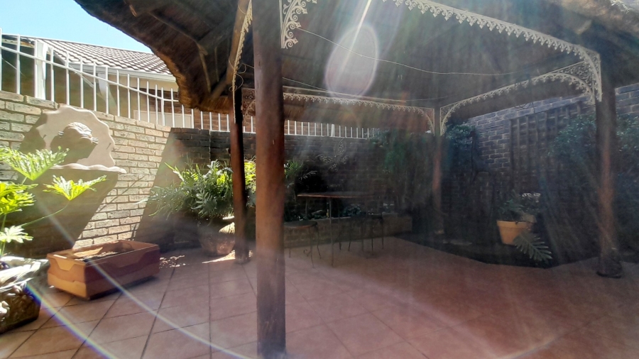 2 Bedroom Property for Sale in Three Rivers Gauteng