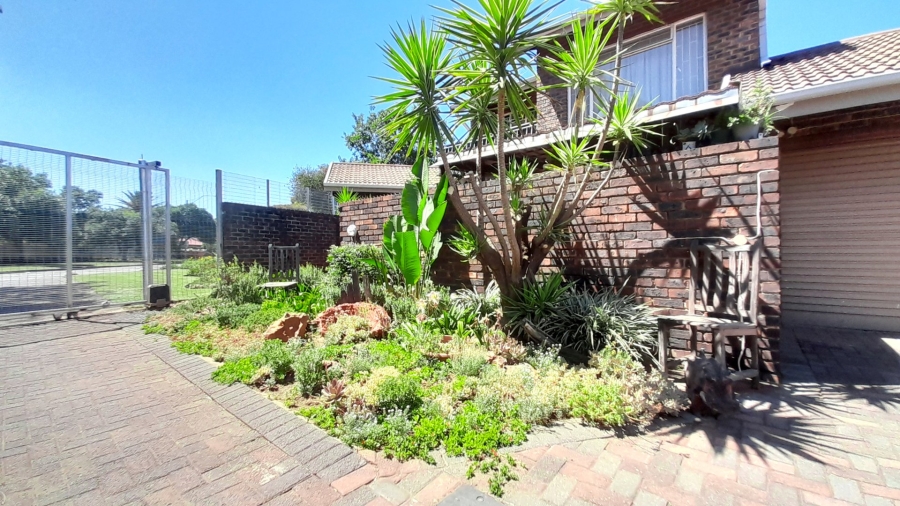 2 Bedroom Property for Sale in Three Rivers Gauteng