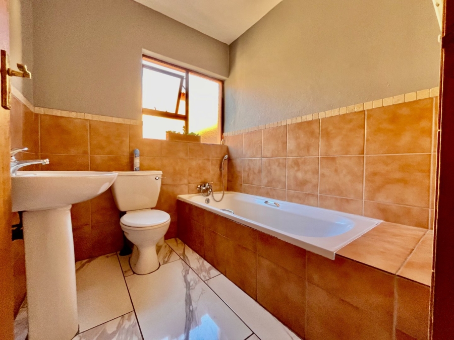 3 Bedroom Property for Sale in Erand Gardens Gauteng