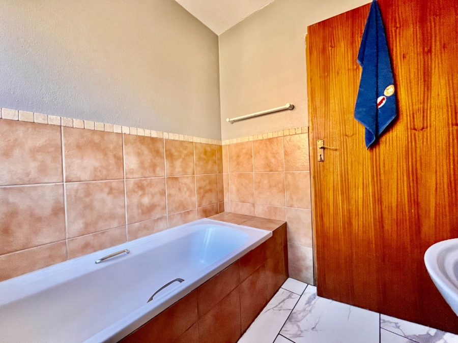 3 Bedroom Property for Sale in Erand Gardens Gauteng