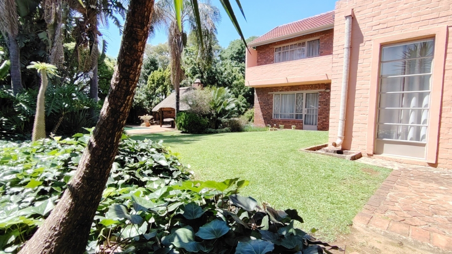 5 Bedroom Property for Sale in Rooihuiskraal Gauteng