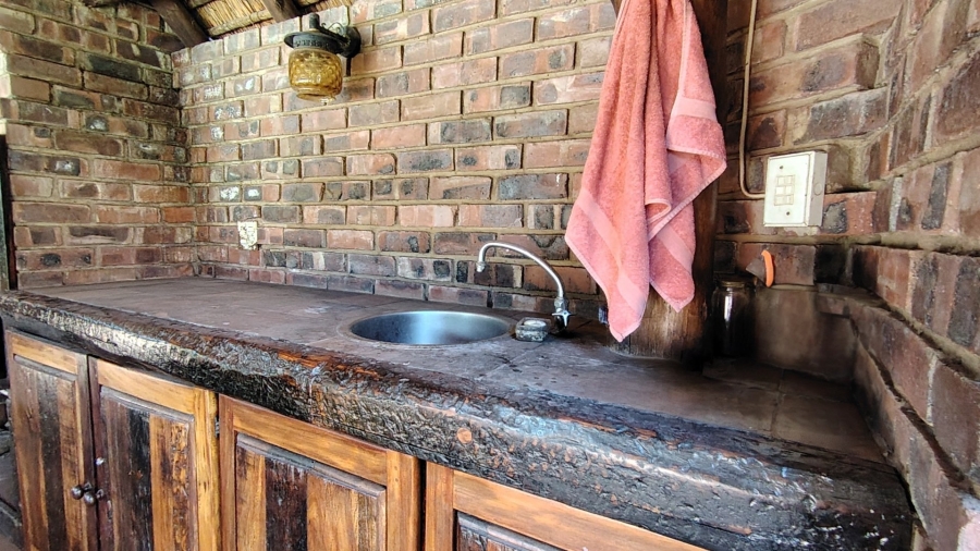 5 Bedroom Property for Sale in Rooihuiskraal Gauteng