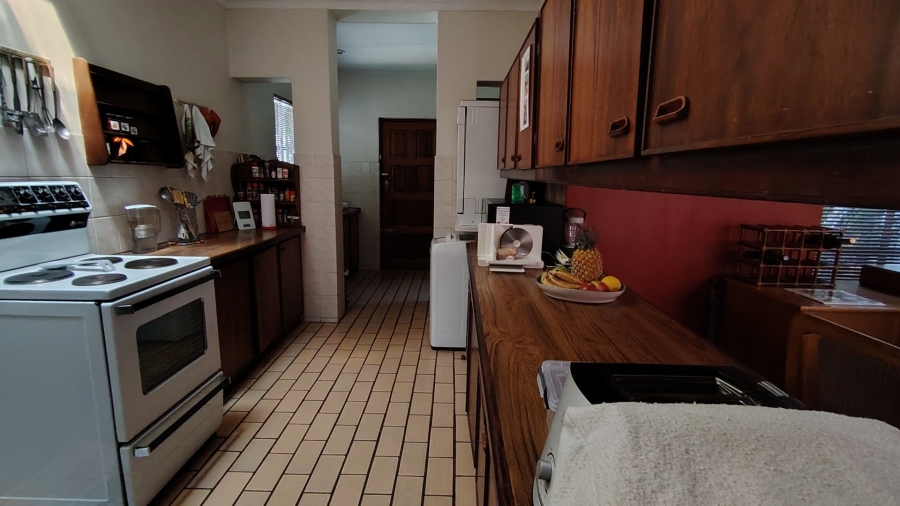 5 Bedroom Property for Sale in Rooihuiskraal Gauteng