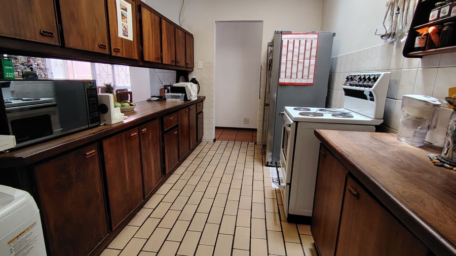 5 Bedroom Property for Sale in Rooihuiskraal Gauteng