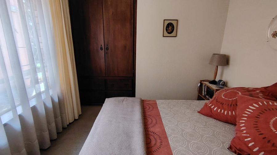 5 Bedroom Property for Sale in Rooihuiskraal Gauteng