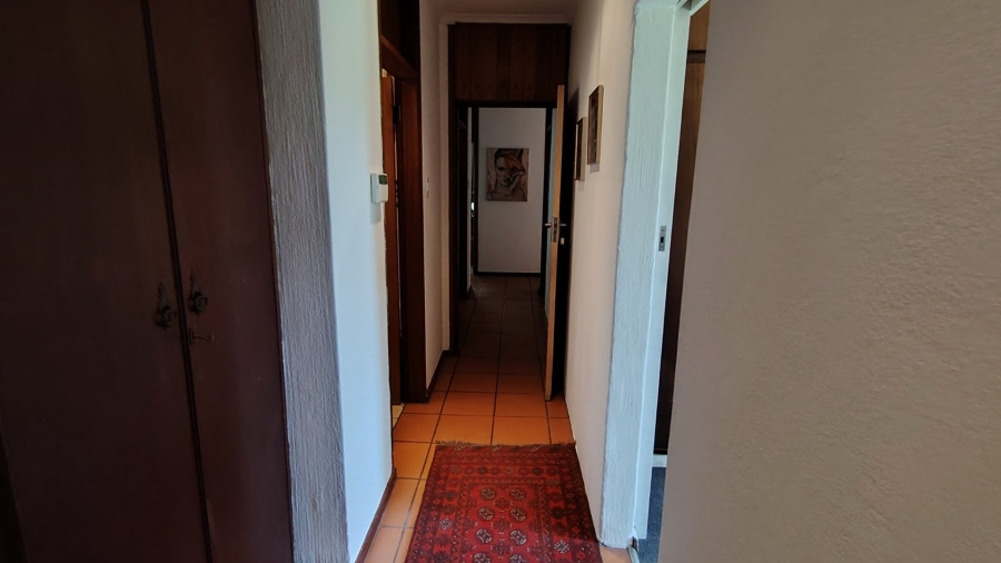 5 Bedroom Property for Sale in Rooihuiskraal Gauteng