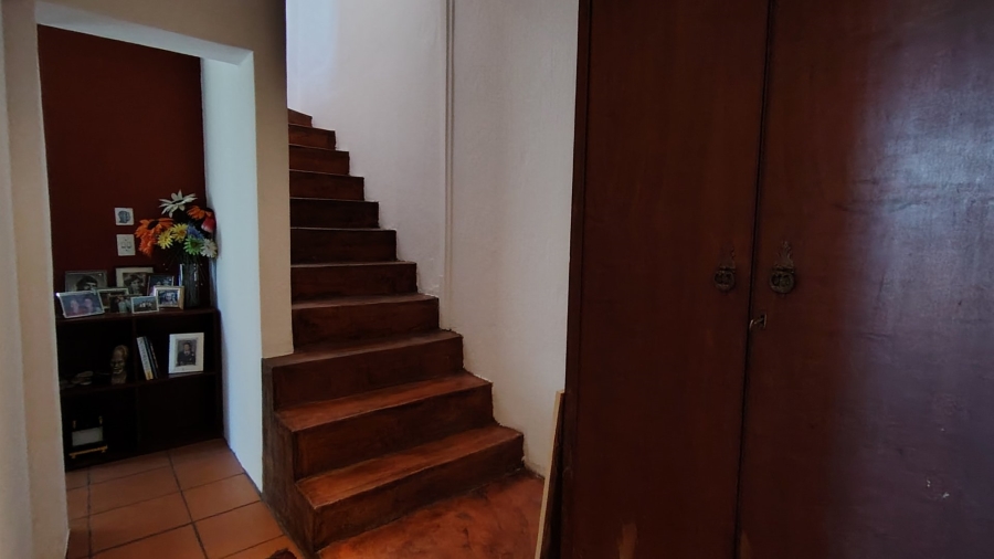 5 Bedroom Property for Sale in Rooihuiskraal Gauteng