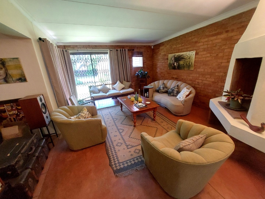 5 Bedroom Property for Sale in Rooihuiskraal Gauteng