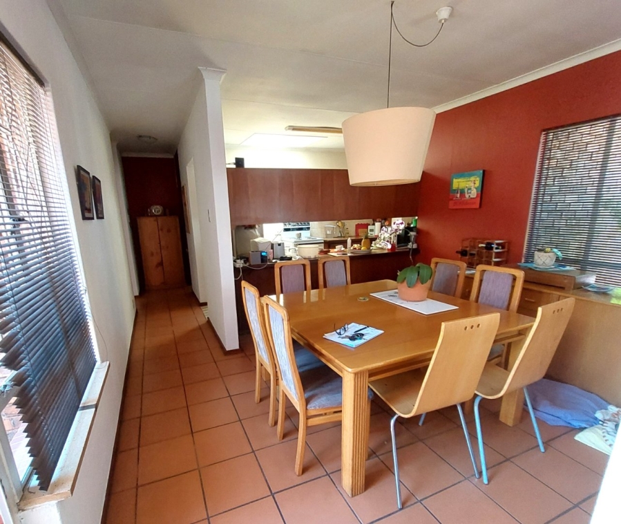 5 Bedroom Property for Sale in Rooihuiskraal Gauteng
