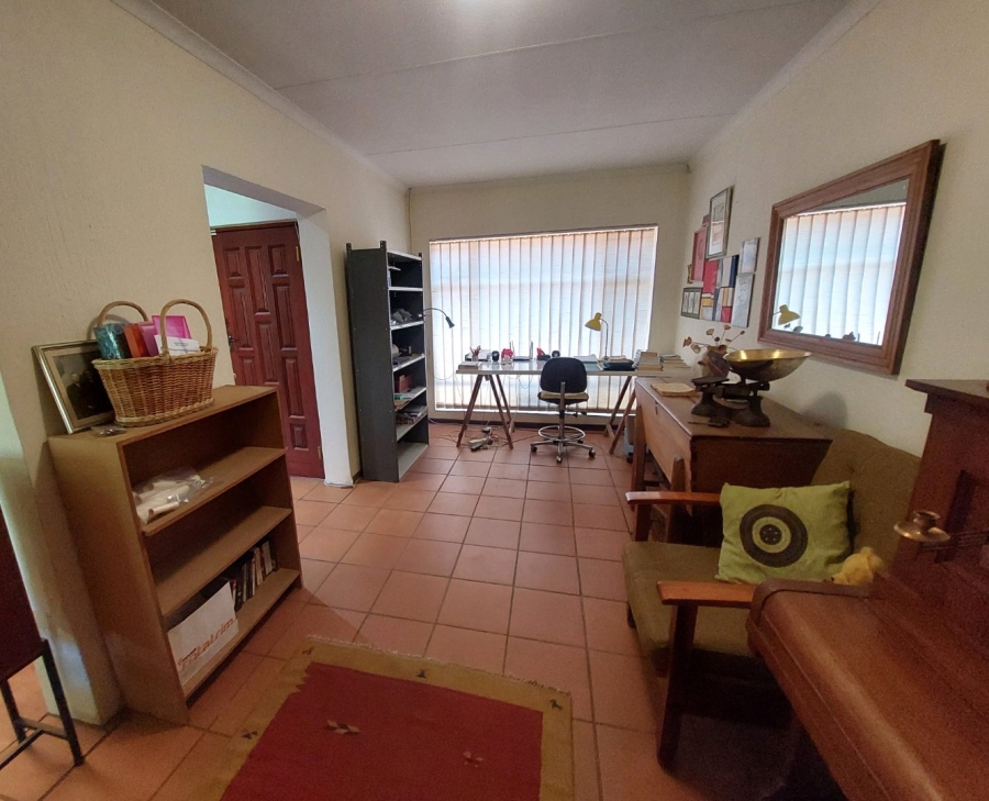 5 Bedroom Property for Sale in Rooihuiskraal Gauteng