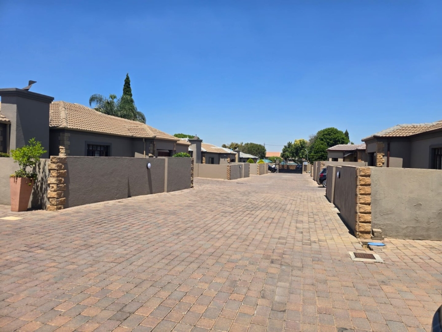 3 Bedroom Property for Sale in Beyers Park Gauteng