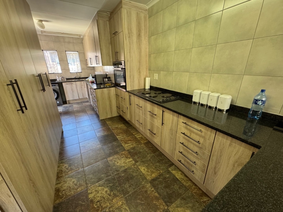 3 Bedroom Property for Sale in Birchleigh North Gauteng