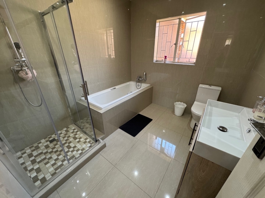 3 Bedroom Property for Sale in Birchleigh North Gauteng