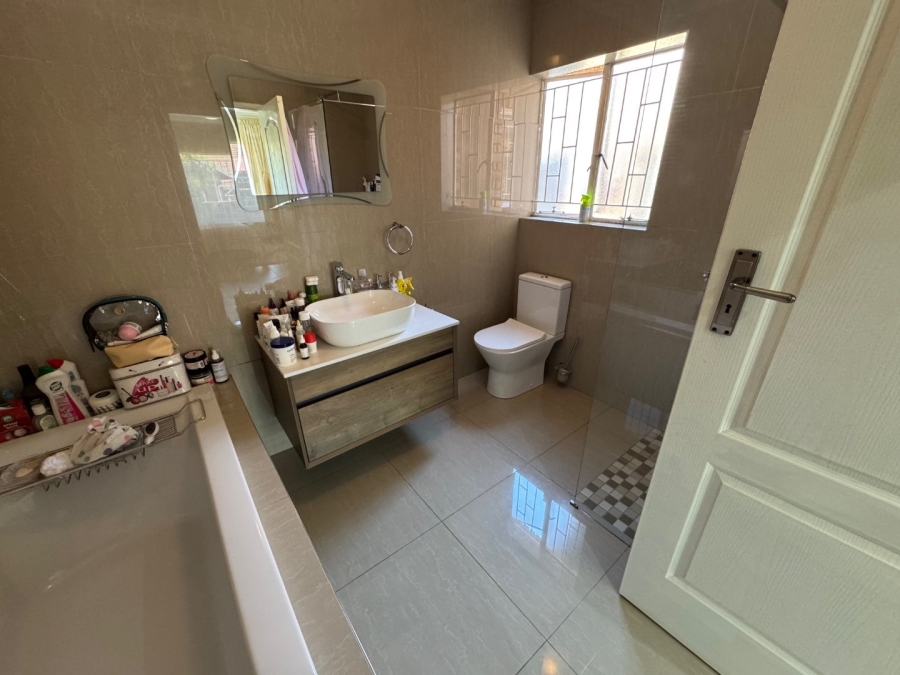 3 Bedroom Property for Sale in Birchleigh North Gauteng